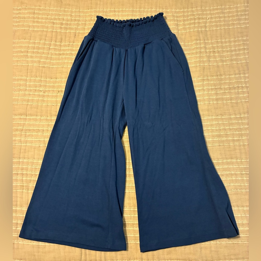 Kate Quinn pants